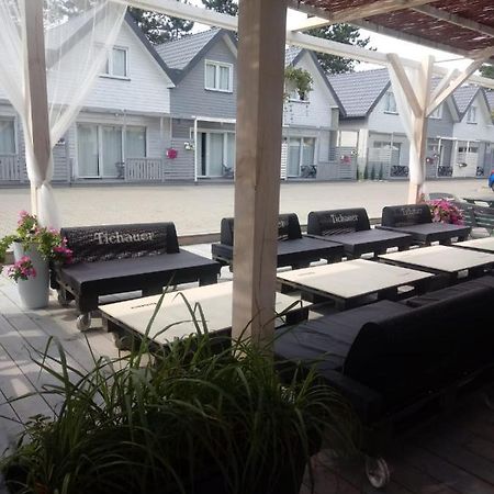 Old Tree Village & Restaurant 奥斯威辛 外观 照片