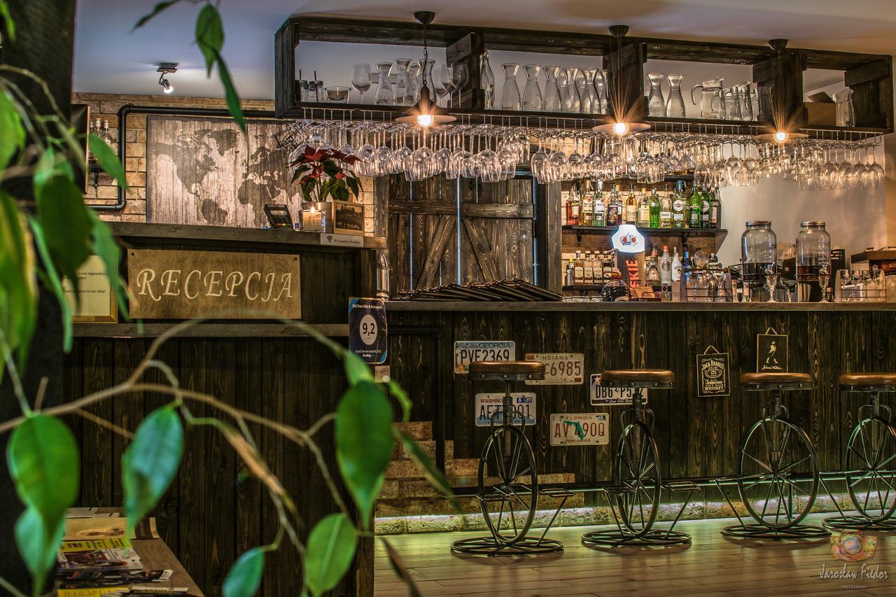 Old Tree Village & Restaurant 奥斯威辛 外观 照片